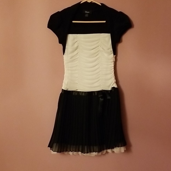 Girls dress - Picture 1 of 3